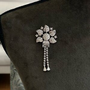 Vintage Pennino Flower Snow Firework Rhinestone Tassel Drop Dangle Silver Brooch